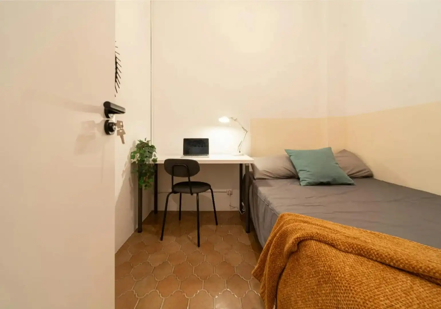Habitación de Piso para compartir en Barcelona con Calefacción y Lavadora
