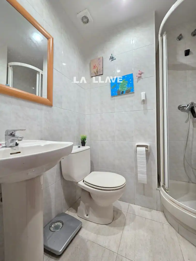 Baño de Piso en venta en Blanes con Calefacción, Terraza y Amueblado