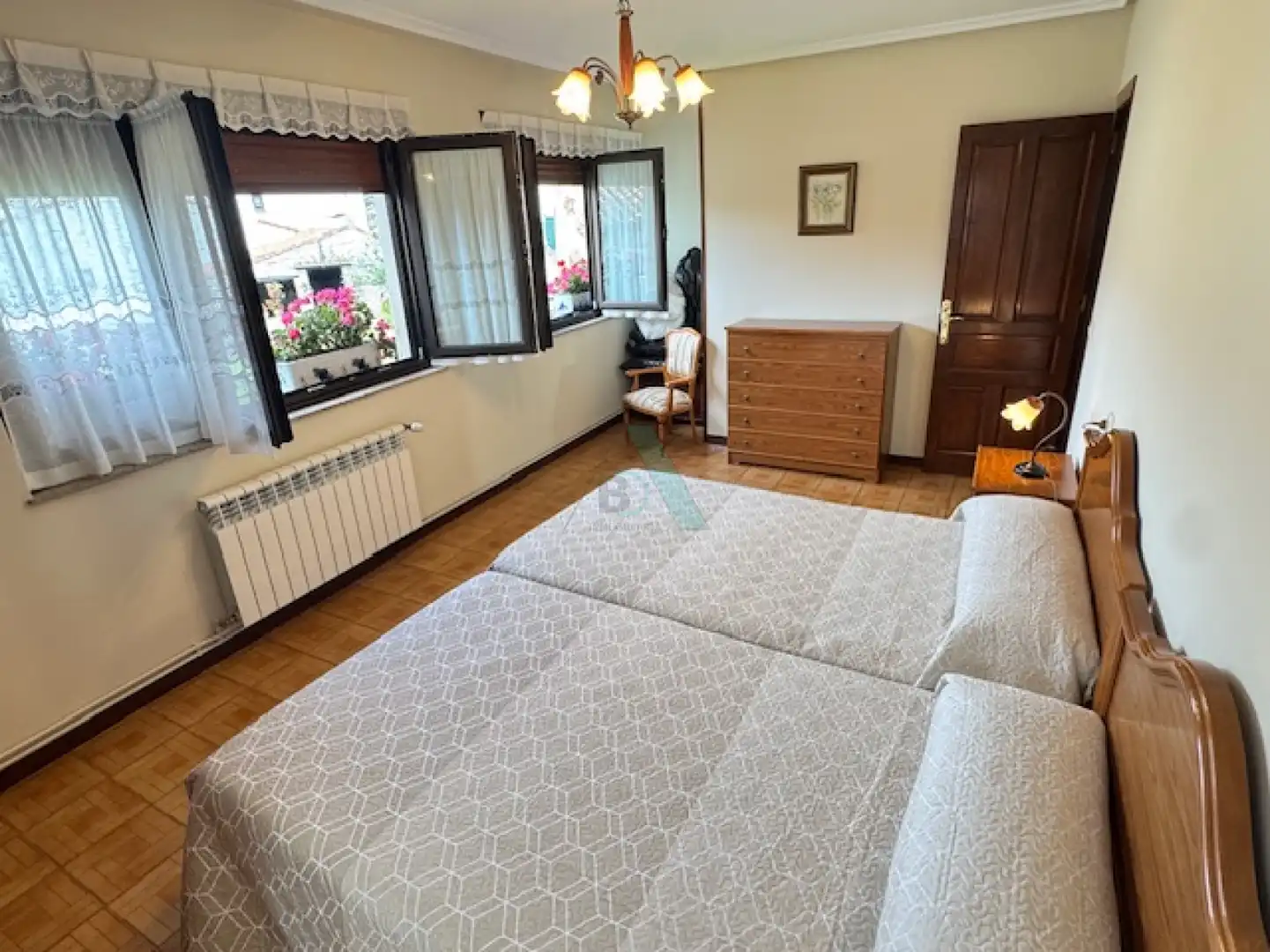 Dormitori de Casa o xalet en venda en Llanes amb Jardí privat