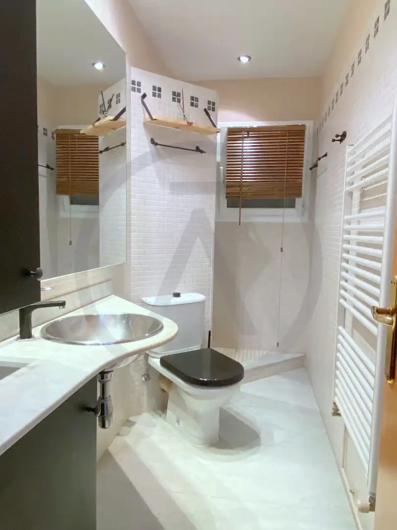 Baño de Ático en venta en Terrassa con Calefacción, Terraza y Trastero