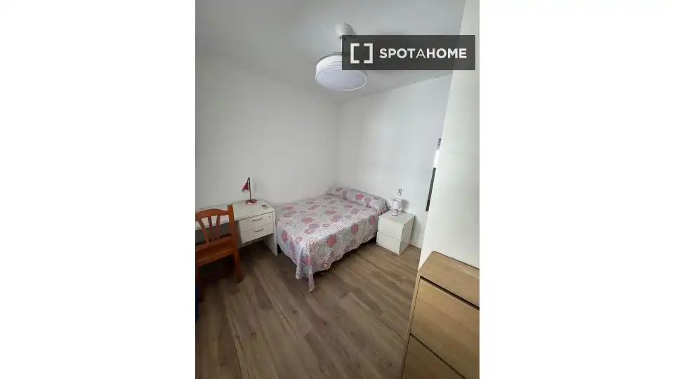 Habitación de Piso para compartir en Málaga con Aire acondicionado, Calefacción y Amueblado