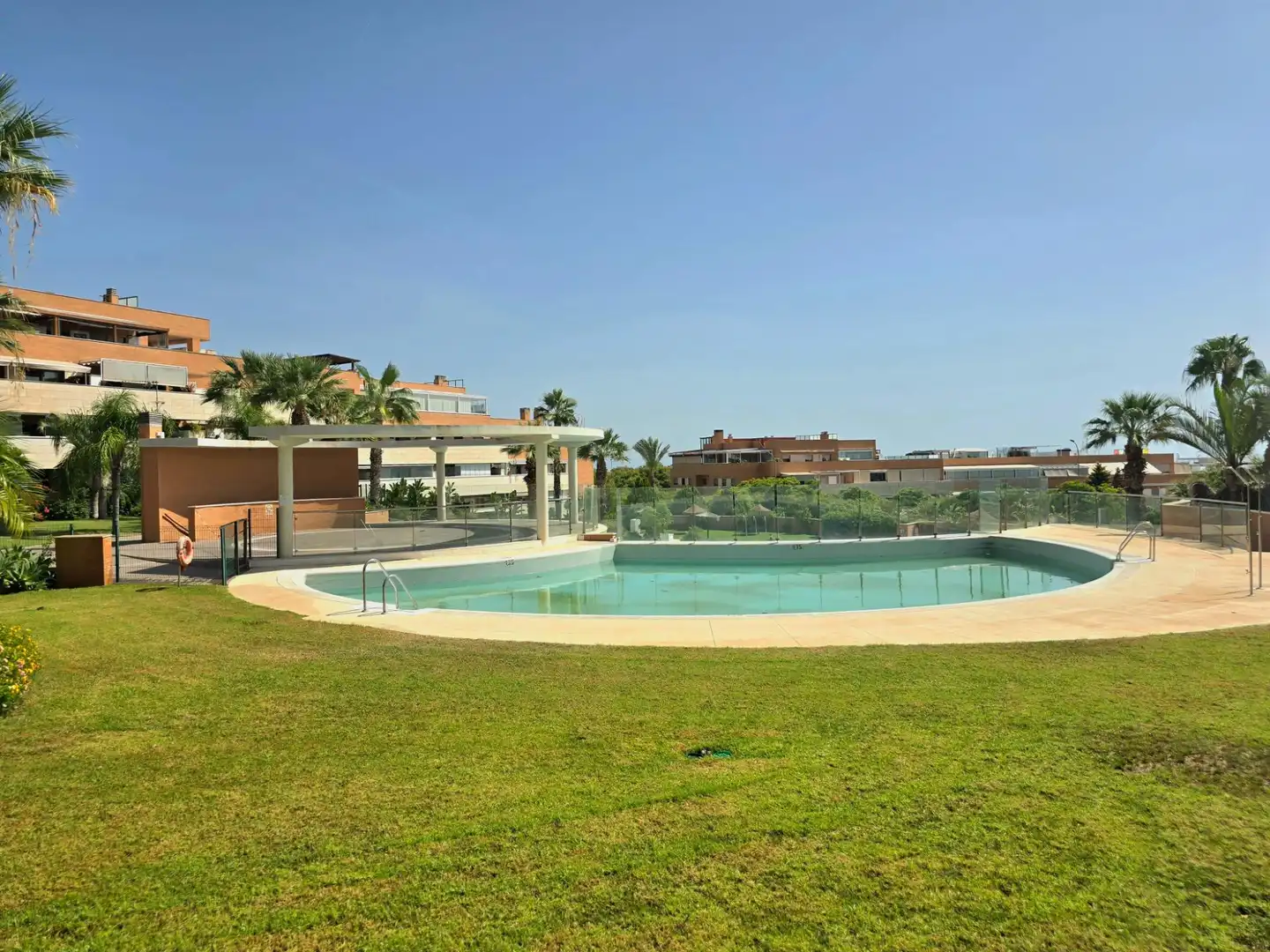Piscina de Apartamento de alquiler en Torremolinos con Aire acondicionado, Calefacción y Jardín privado