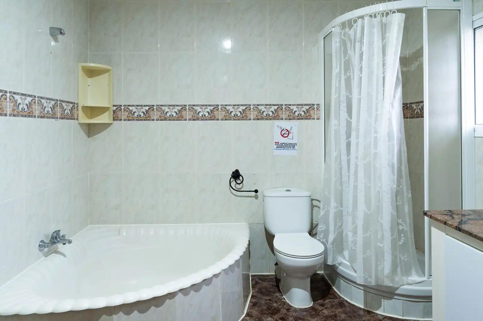 Baño de Casa o chalet de alquiler en Barbate con Aire acondicionado, Calefacción y Jardín privado