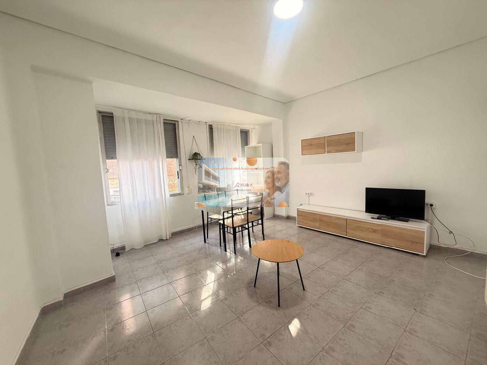 Sala d'estar de Pis de lloguer en Castellón de la Plana / Castelló de la Plana amb Calefacció, Moblat i Forn