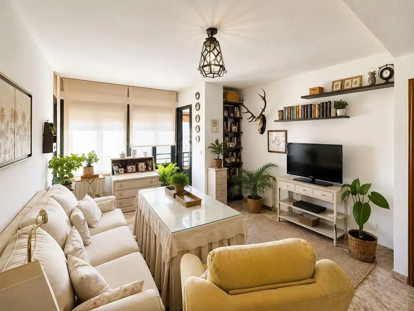 Living room of Flat for sale in Córdoba  with Air Conditioner, Heating and Terrace