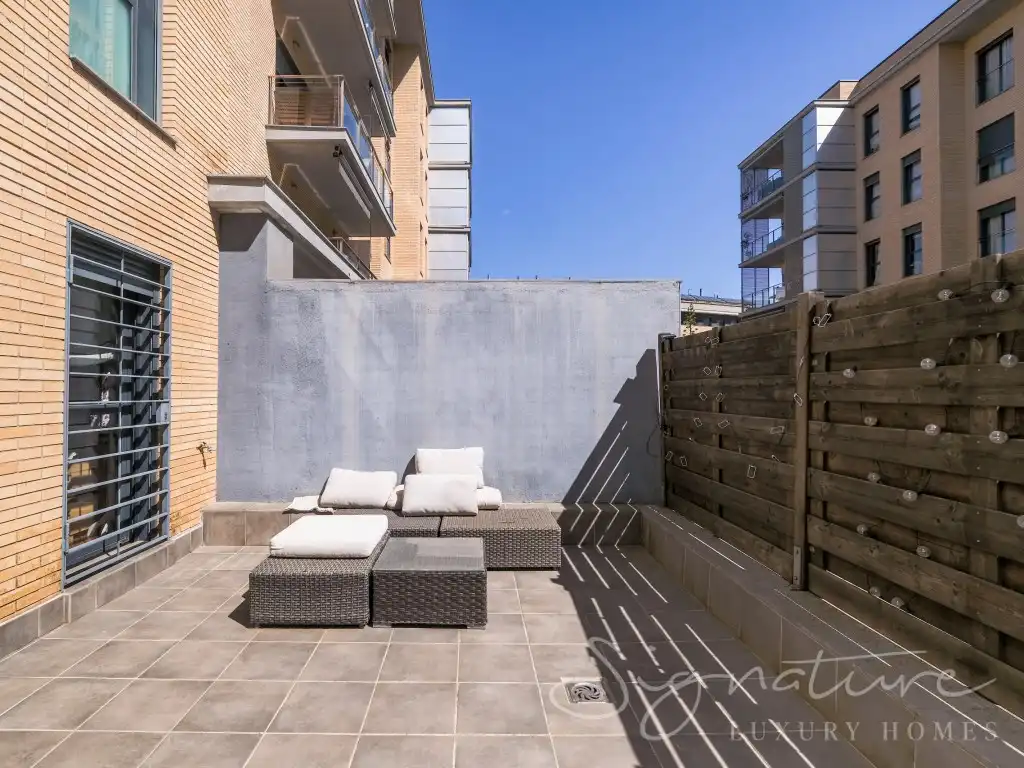 Terrassa de Planta baixa en venda en Sant Cugat del Vallès amb Aire condicionat, Jardí privat i Piscina