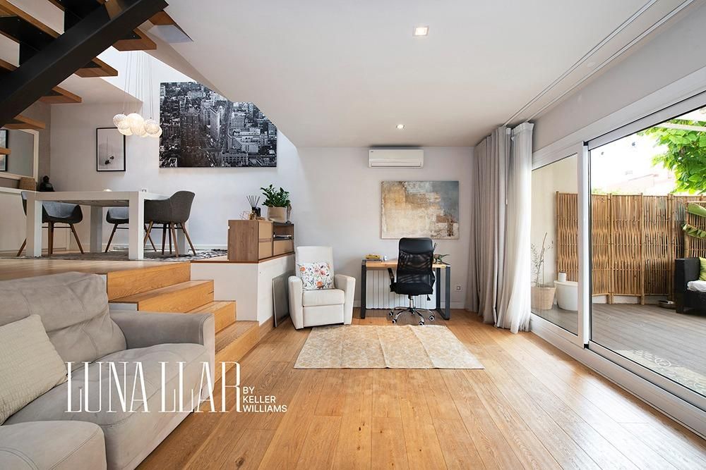 Living room of Single-family semi-detached for sale in Castelldefels  with Parquet flooring