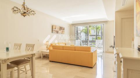 Foto 2 de Apartamento en venta en Puerto Banús, Málaga