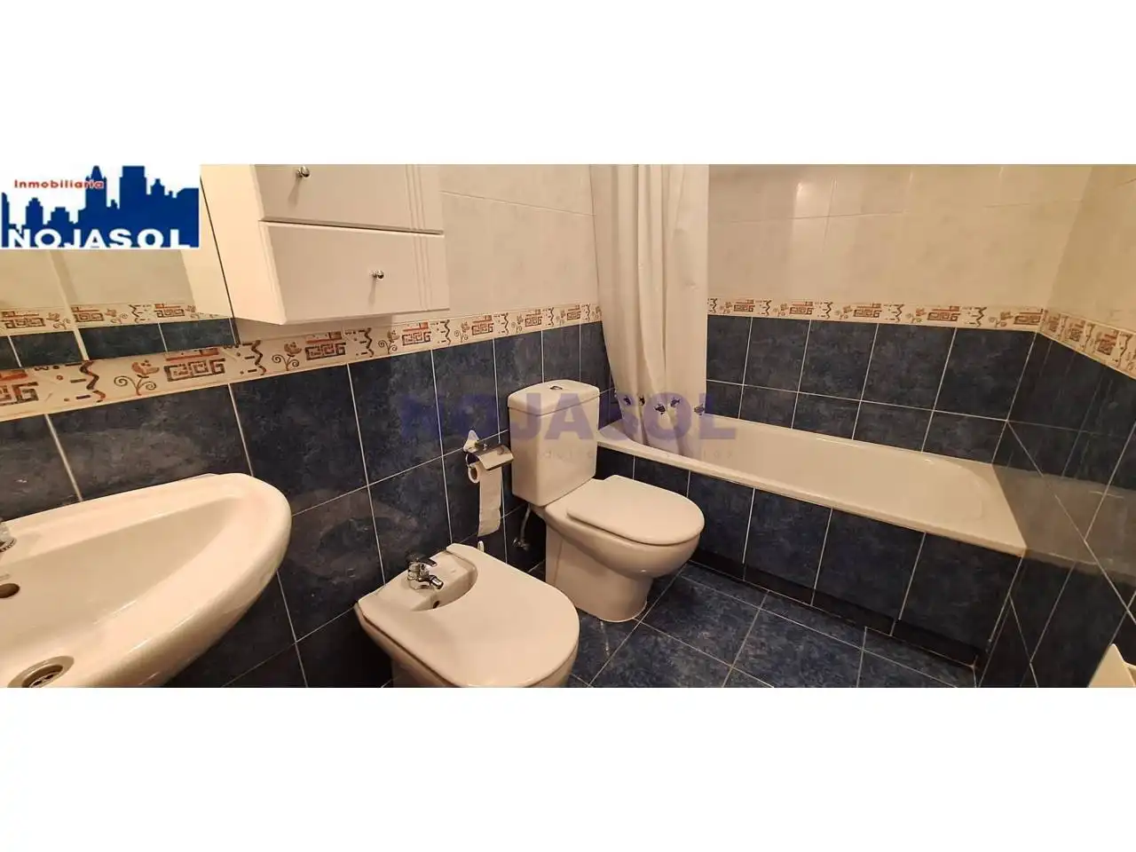 Badezimmer von Dachboden zur Miete in Noja mit Heizung, Terrasse und Möbliert