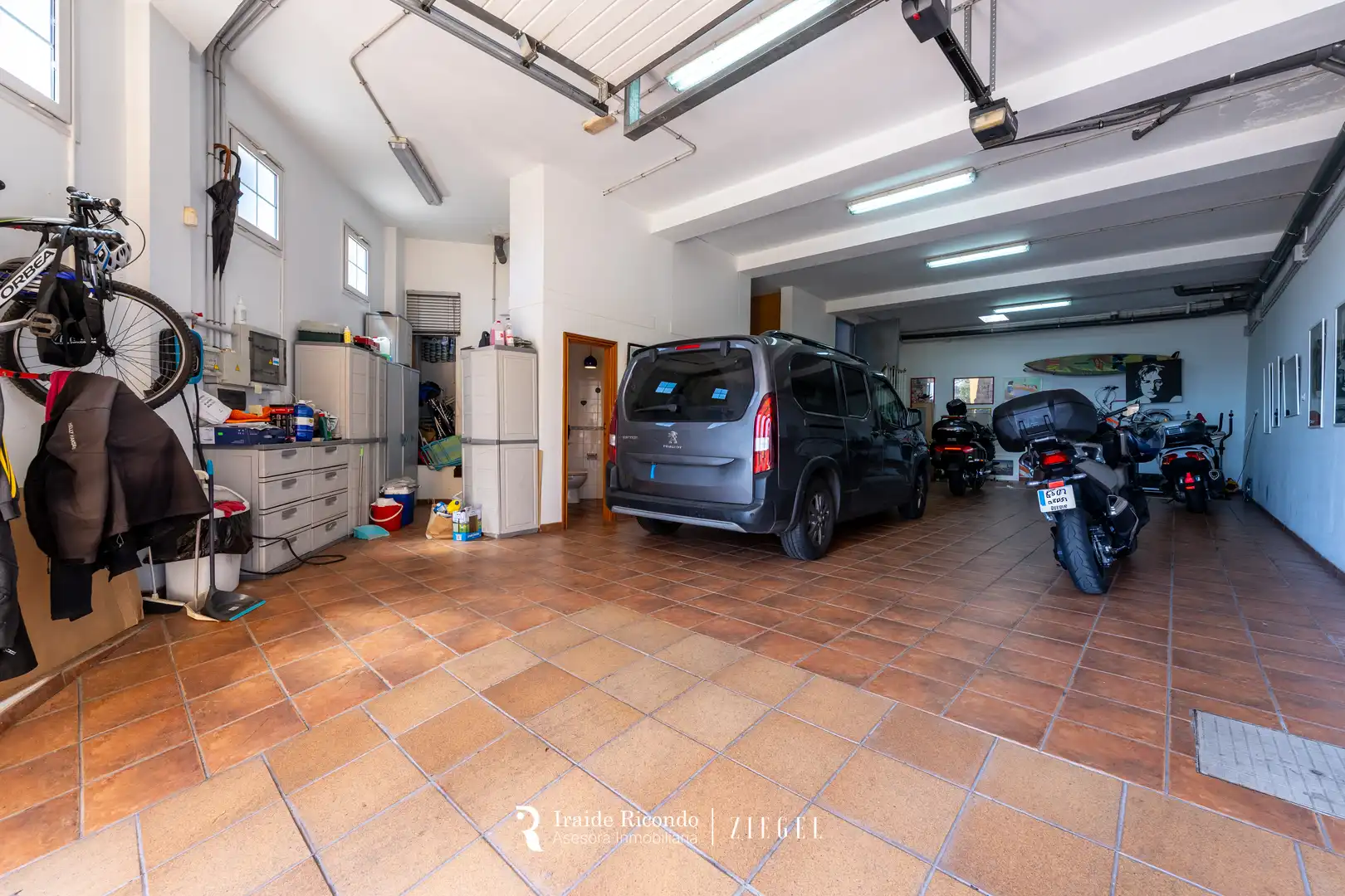 Parking of Houses for sale in Santa Brígida  with Air Conditioner, Private garden and Terrace