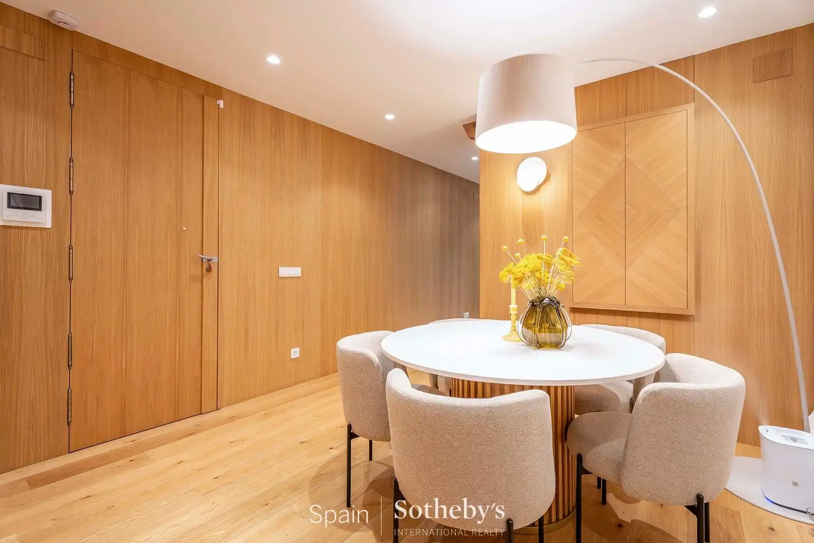 Menjador de Apartament en venda en Madrid amb Aire condicionat i Calefacció