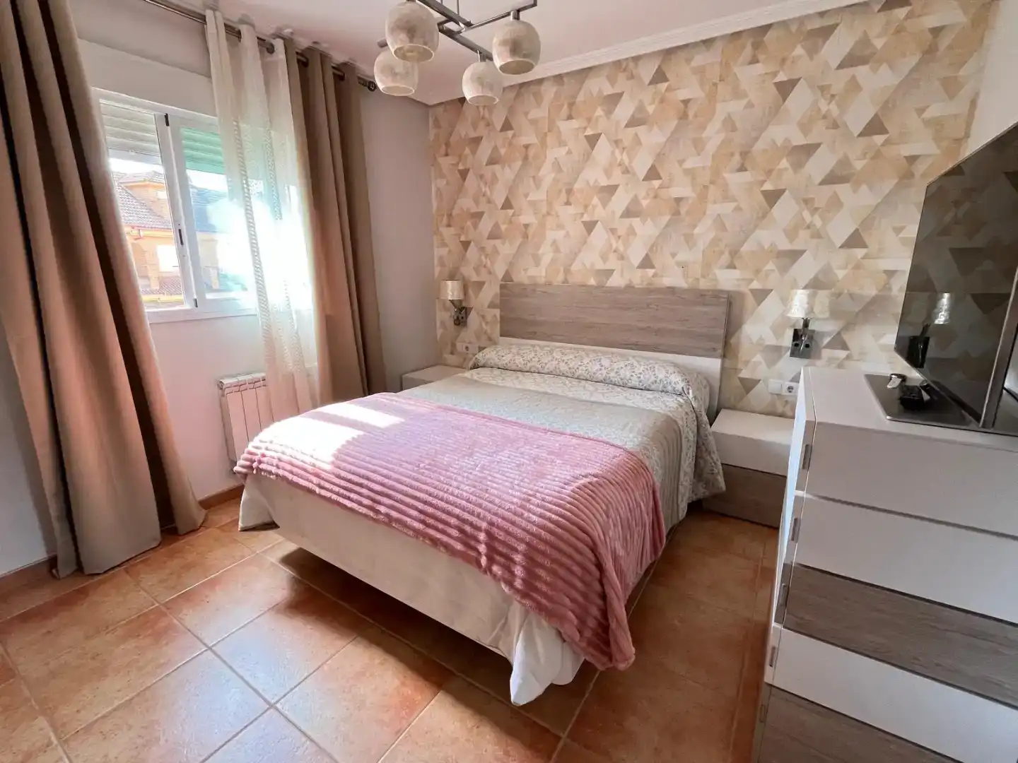 Dormitori de Casa adosada en venda en Linares amb Aire condicionat, Traster i Moblat