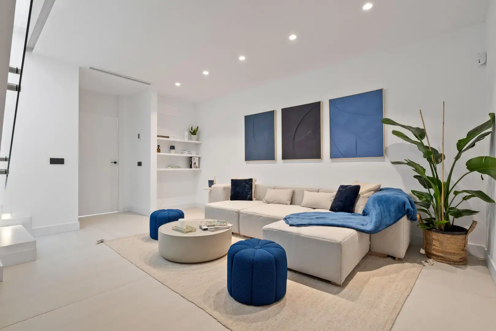 Sala de estar de Ático en venta en Estepona con Piscina comunitaria