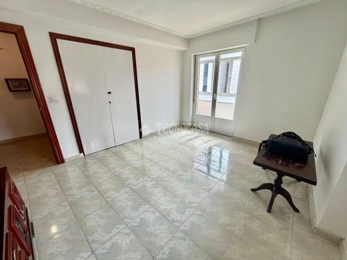 Habitación de Piso en venta en León Capital  con Calefacción, Terraza y Trastero
