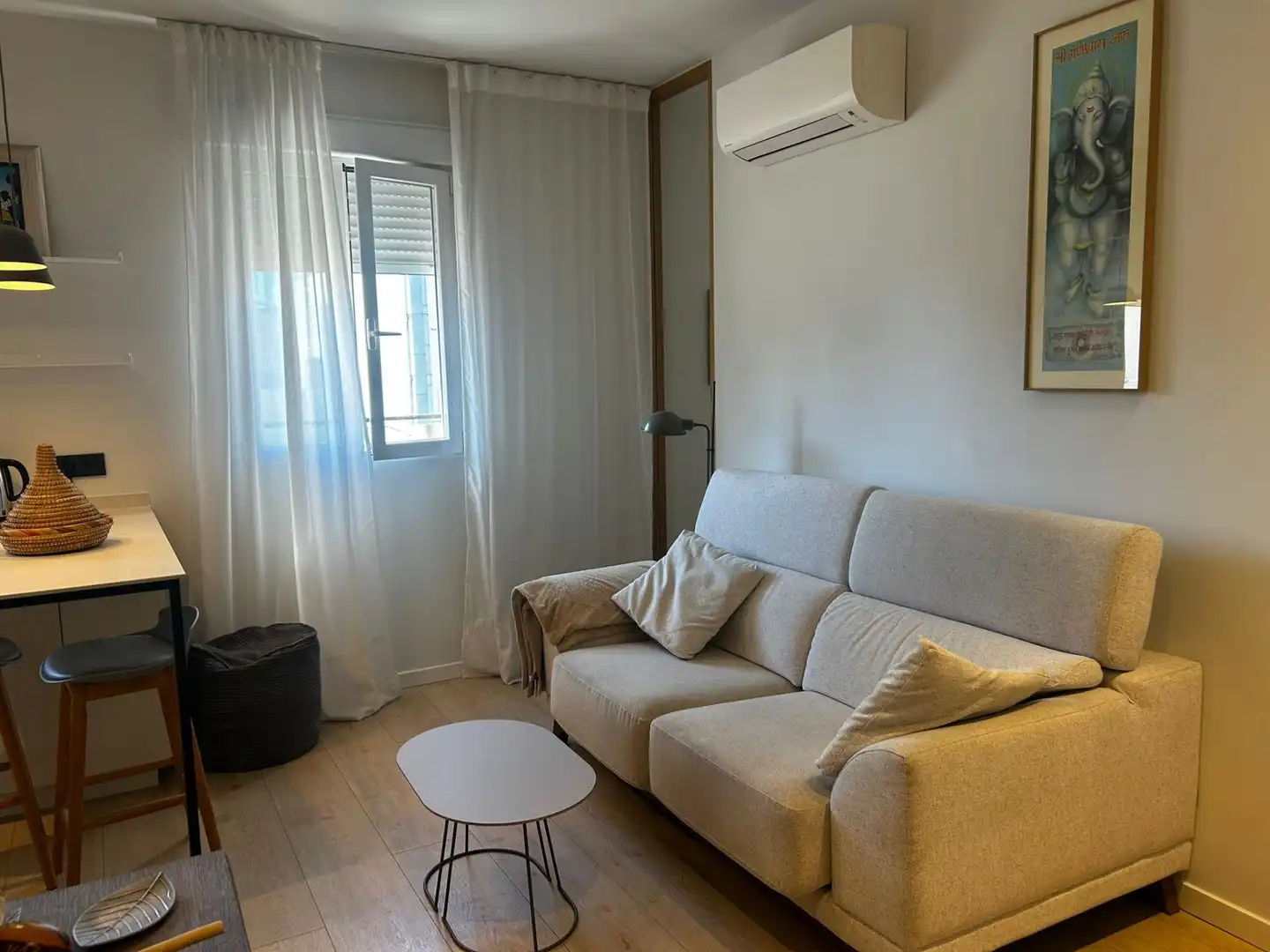 Sala d'estar de Apartament de lloguer en Madrid amb Aire condicionat, Calefacció i Moblat