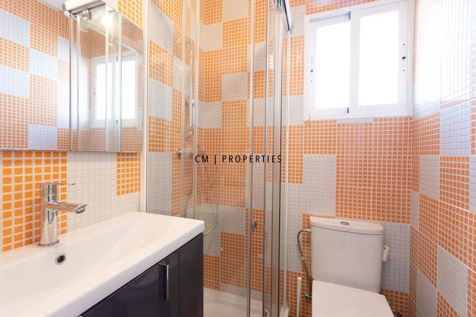 Badezimmer von Haus oder Chalet zur Miete in Manises mit Klimaanlage, Terrasse und Möbliert