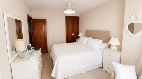 Foto 3 de Piso en venta en Pasaje Victoria, Puerto de Estepona, Estepona