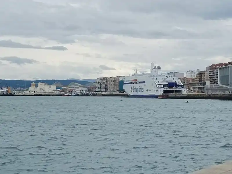 Vista exterior de Local en venta en Santander con Calefacción