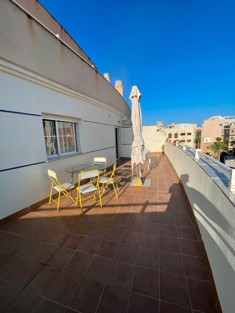 Terrassa de Pis en venda en Roquetas de Mar amb Aire condicionat, Calefacció i Jardí privat