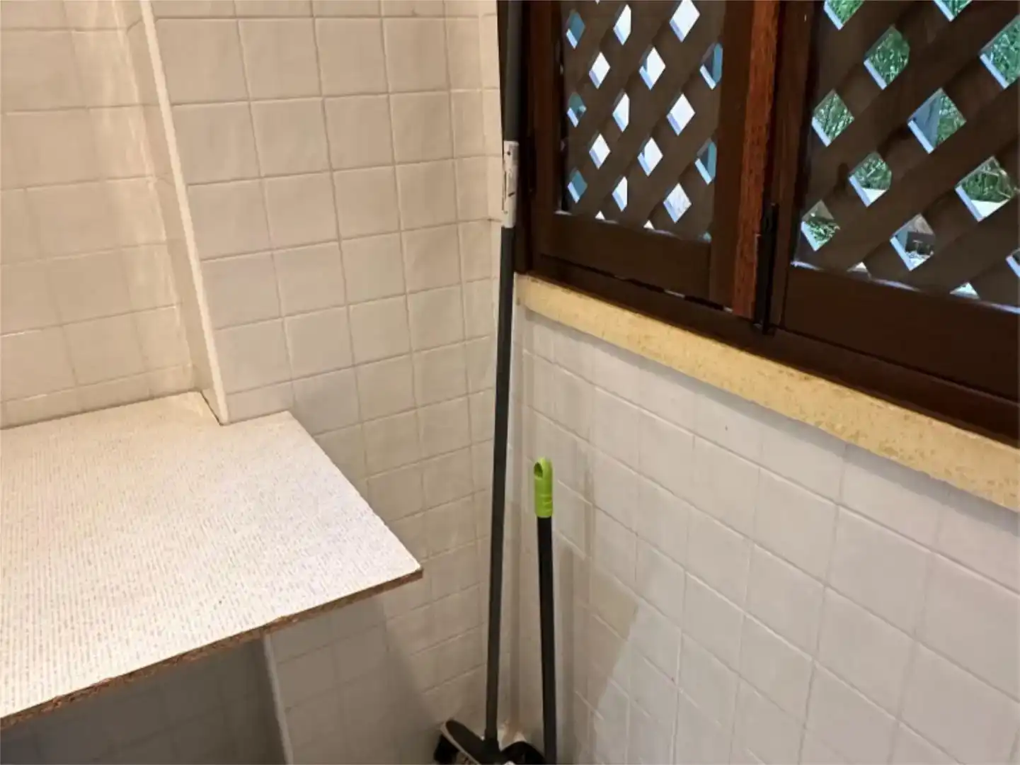 Bany de Pis de lloguer en Marbella amb Aire condicionat, Jardí privat i Piscina