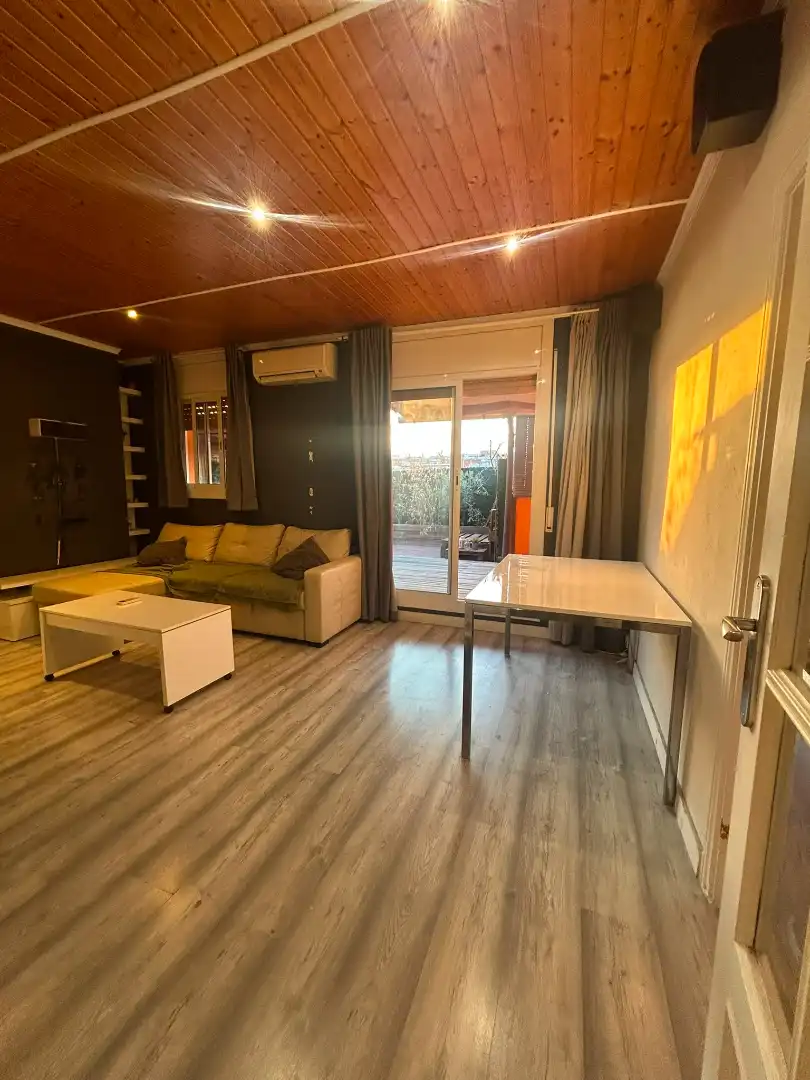 Sala de estar de Ático en venta en Santa Coloma de Gramenet con Aire acondicionado, Parquet y Terraza