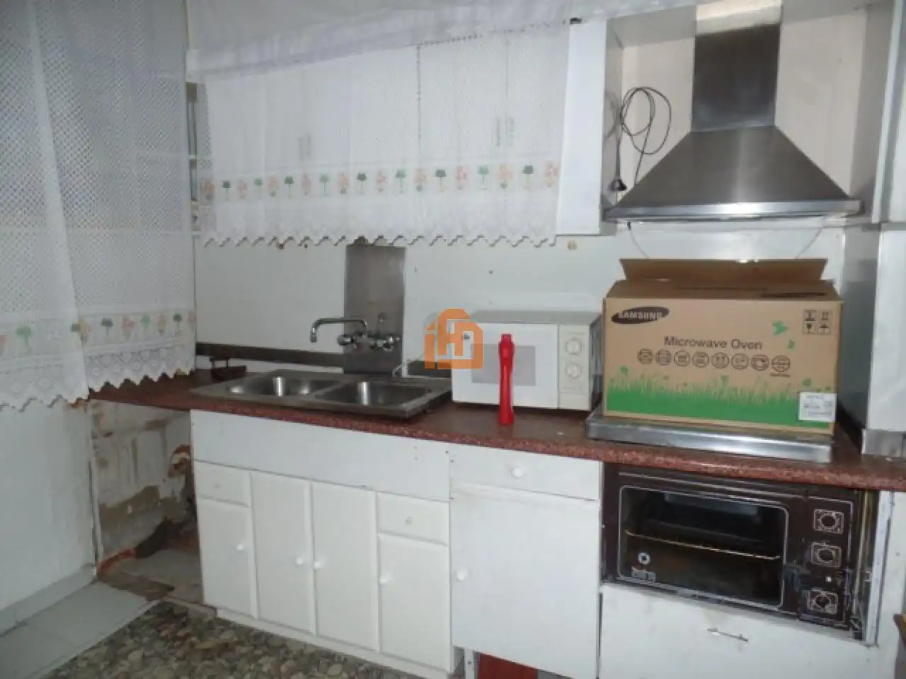 Cuina de Casa o xalet en venda en Mansilla de las Mulas amb Calefacció i Jardí privat