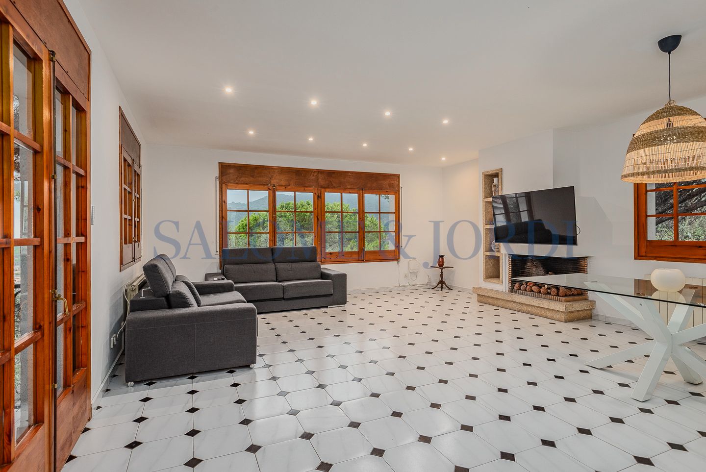 Sala d'estar de Casa o xalet en venda en Cabrils amb Calefacció, Jardí privat i Terrassa