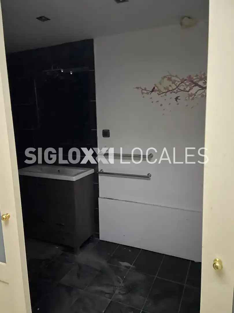 Bathroom of Commercial properties for sale in Barcelona