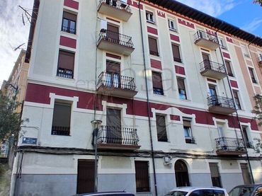Flat with balcony for sale in Isaac Albéniz Kalea 1