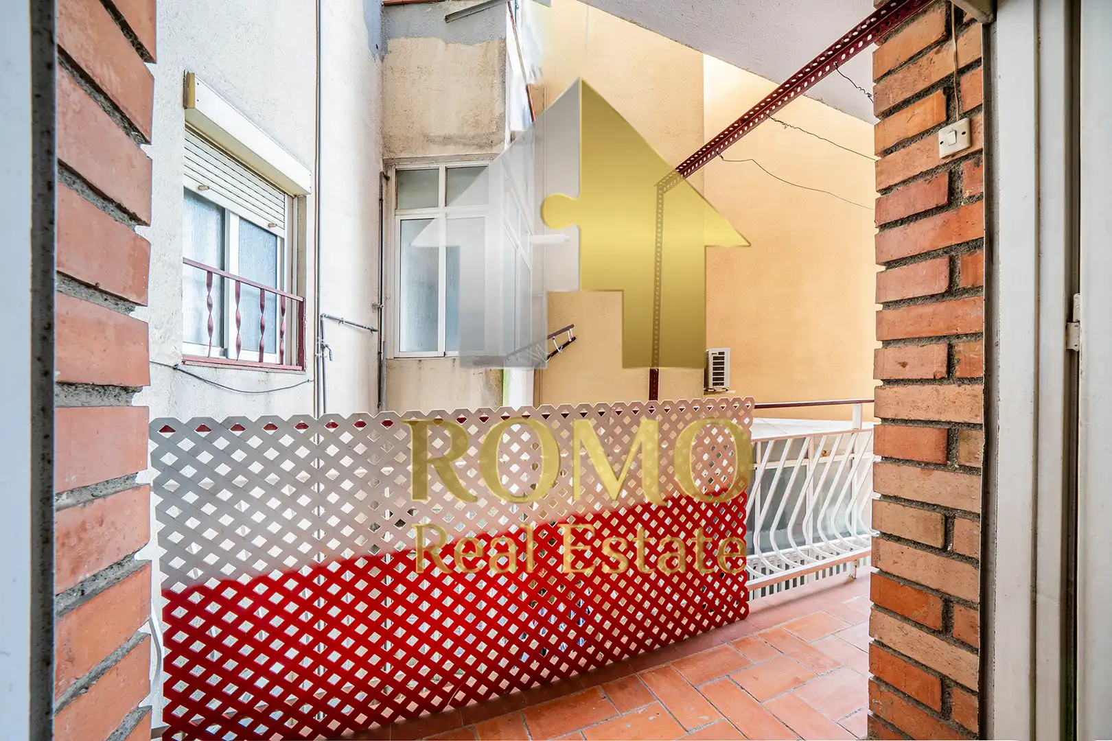 Außenansicht von Wohnung zum Verkauf in Santa Perpètua de Mogoda mit Balkon