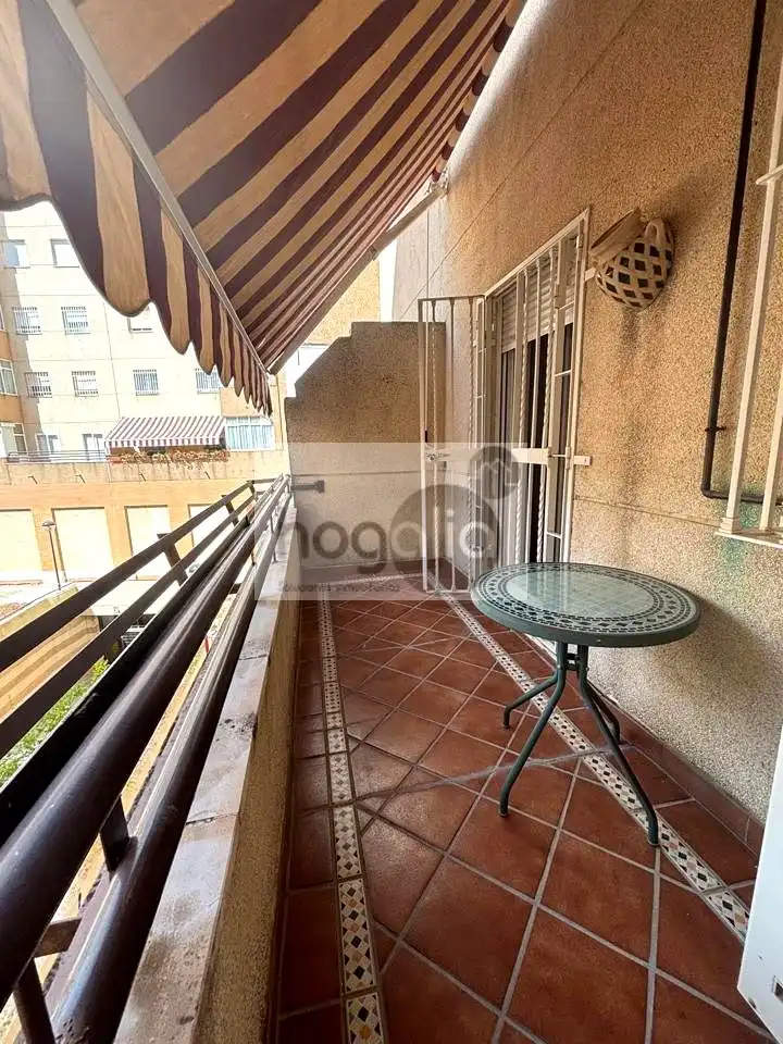Terrasse von Wohnung zum Verkauf in Sevilla mit Klimaanlage, Terrasse und Gemeinschaftspool