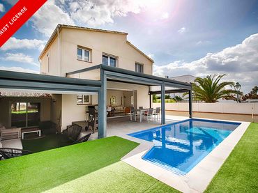 Haus mit Pool zum Verkauf in Carrer Norfeu
