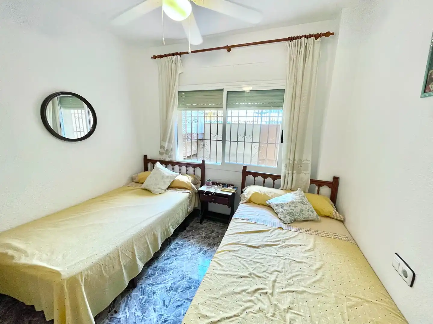 Schlafzimmer von Erdgeschoss zur Miete in San Pedro del Pinatar mit Möbliert, Waschmaschine und Mikrowelle