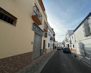 Vista exterior de Casa o xalet en venda en Utrera amb Jardí privat