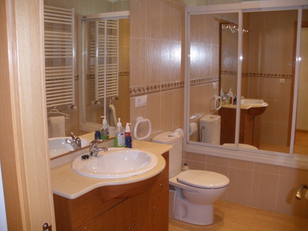 Bathroom of Flat for sale in Salamanca Capital  with Parquet flooring, Furnished and Balcony