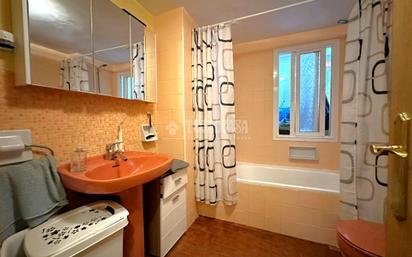 Bathroom of Flat for sale in San Sebastián de los Reyes  with Air Conditioner, Heating and Parquet flooring