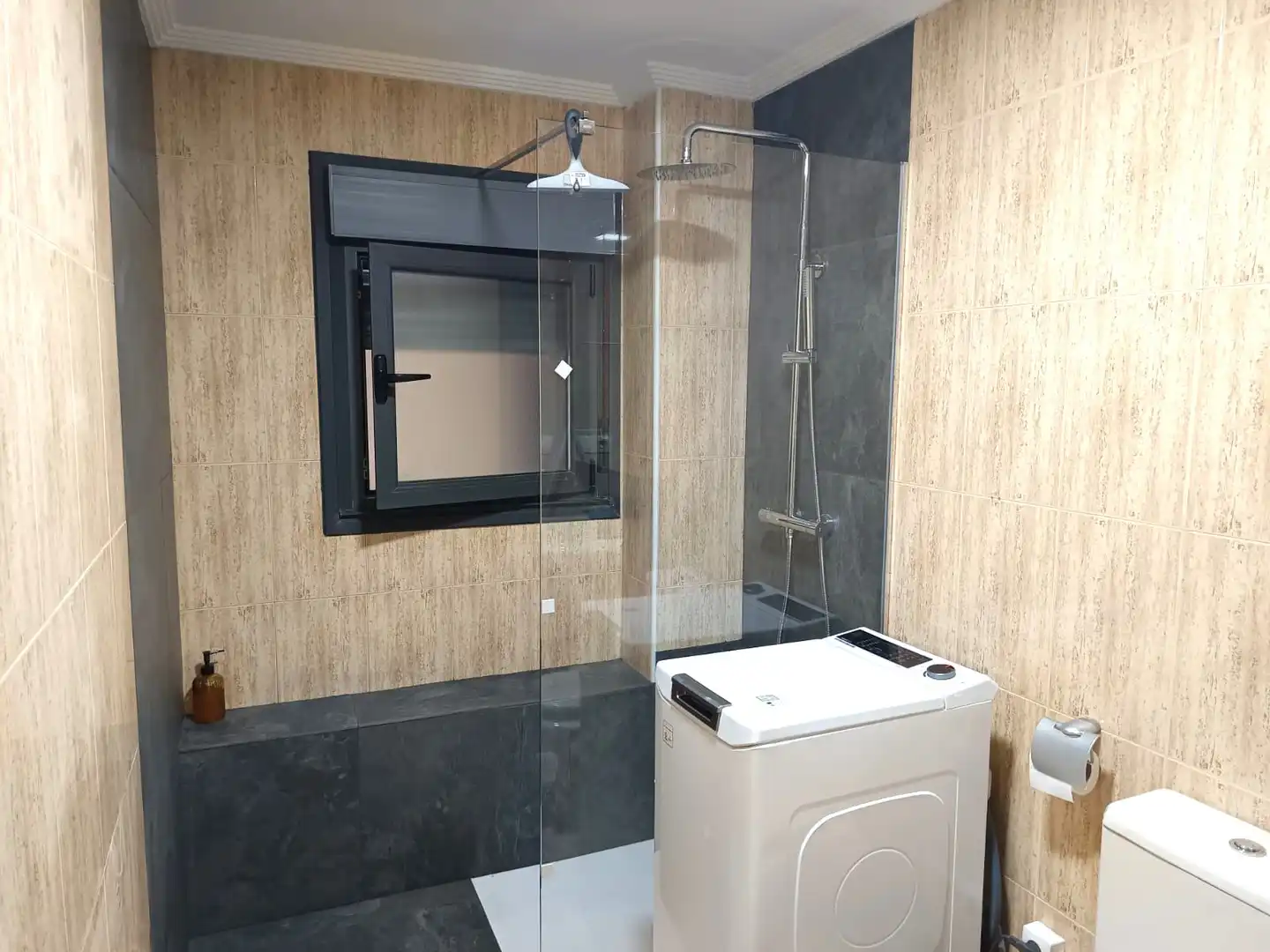 Bathroom of Flat for rent in Noreña  with Heating, Parquet flooring and Furnished