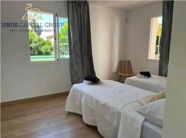 Dormitori de Casa adosada en venda en Córdoba amb Aire condicionat, Calefacció i Jardí privat