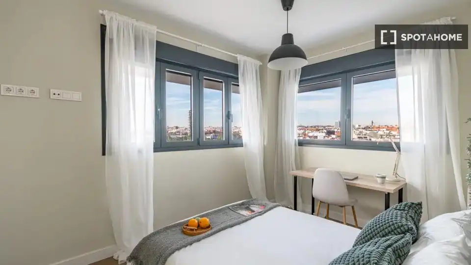 Bedroom of Flat for rent in Madrid  with Air Conditioner, Heating and Furnished
