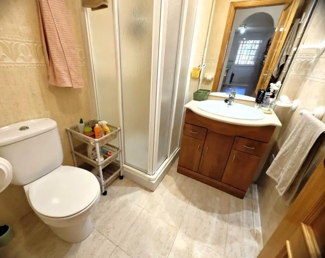 Baño de Casa adosada de alquiler en Santa Pola con Aire acondicionado, Calefacción y Parquet