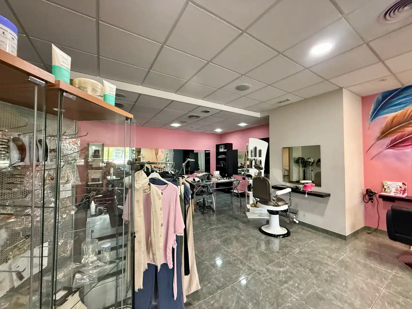 Local en venta en Terrassa con Aire acondicionado, Calefacción y Internet