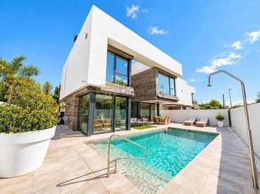 Chalet con piscina en venta en L'Albir