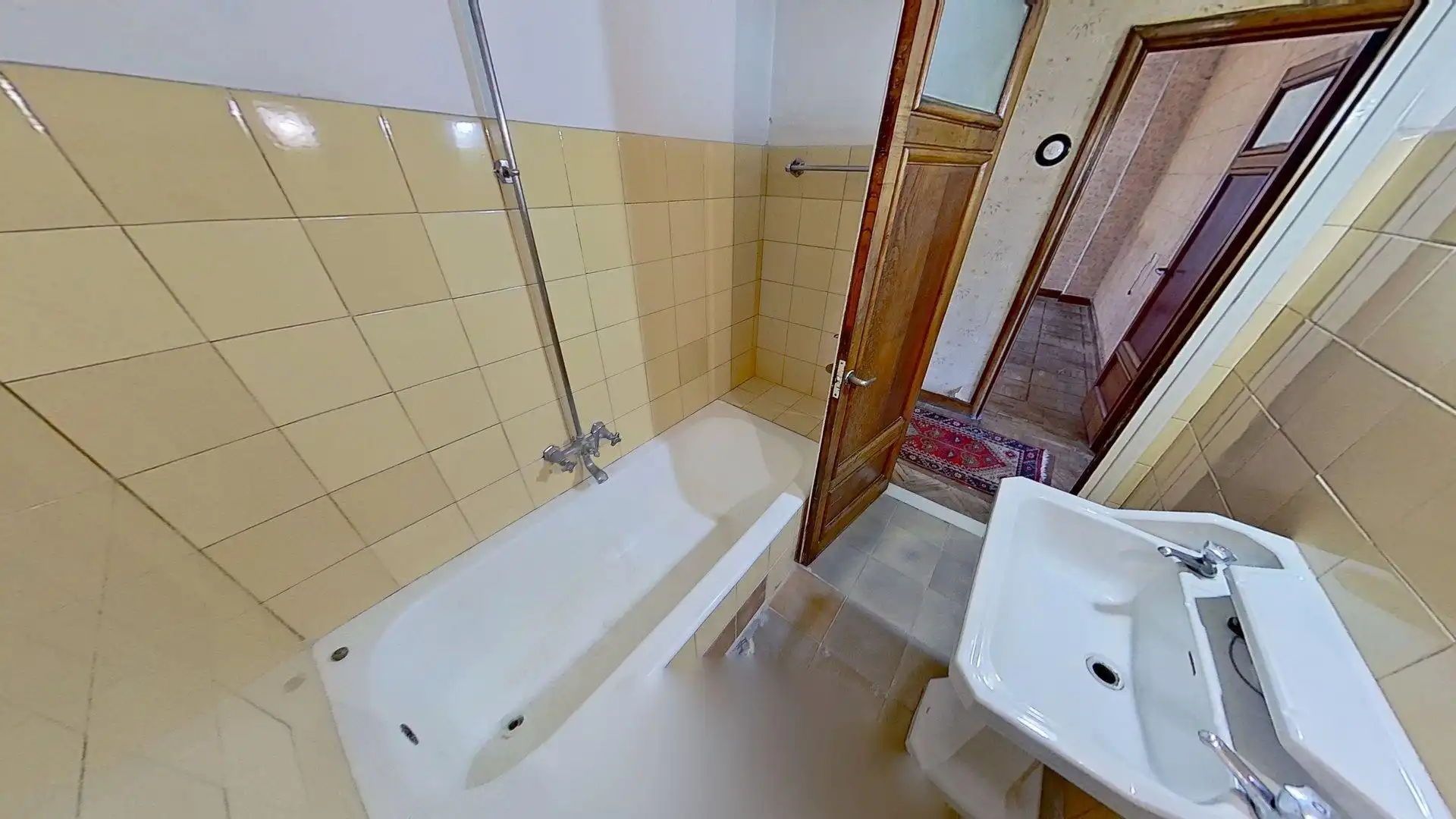 Baño de Piso en venta en Oviedo  con Calefacción