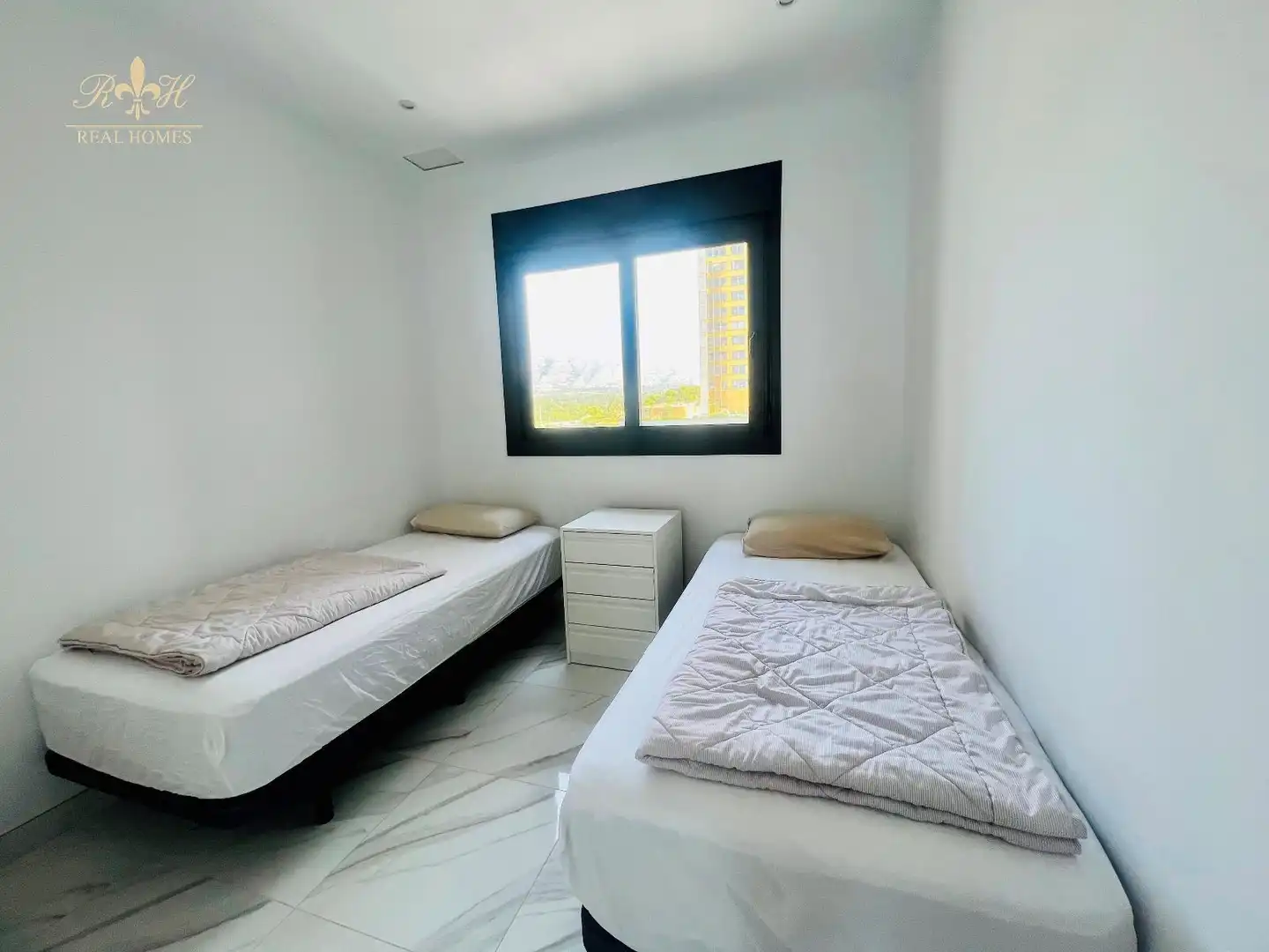 Schlafzimmer von Wohnung zur Miete in Benidorm mit Heizung, Terrasse und Schwimmbad