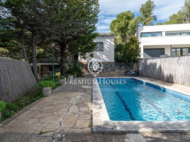 House with balcony for sale in Begues