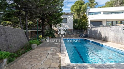 Casa independiente con jardín y piscina en Begues Park