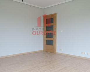 Bedroom of Flat for sale in Ourense Capital   with Heating, Storage room and Balcony