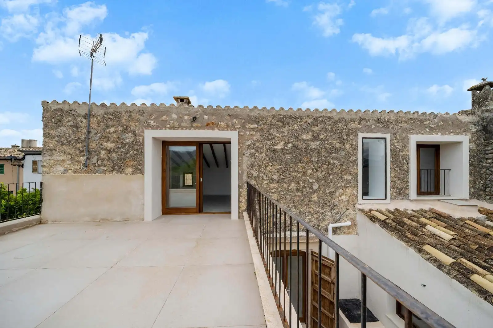 Vista exterior de Casa adosada en venta en Campanet con Calefacción, Jardín privado y Terraza