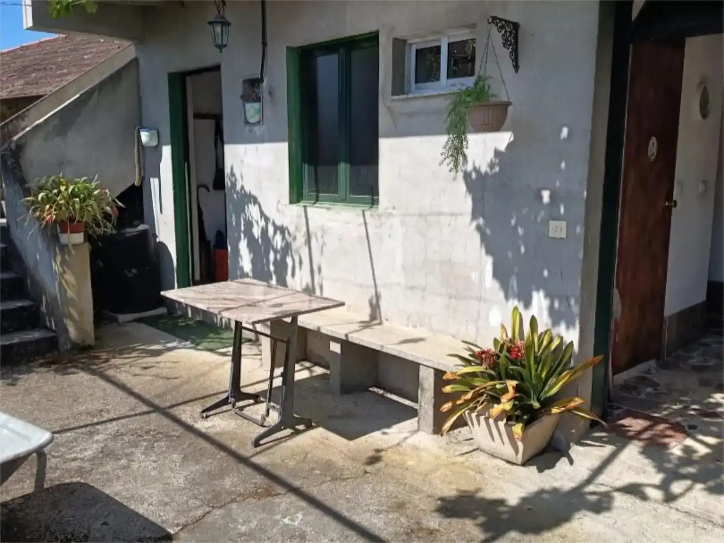 Terrassa de Casa adosada en venda en Leiro amb Jardí privat, Traster i Moblat