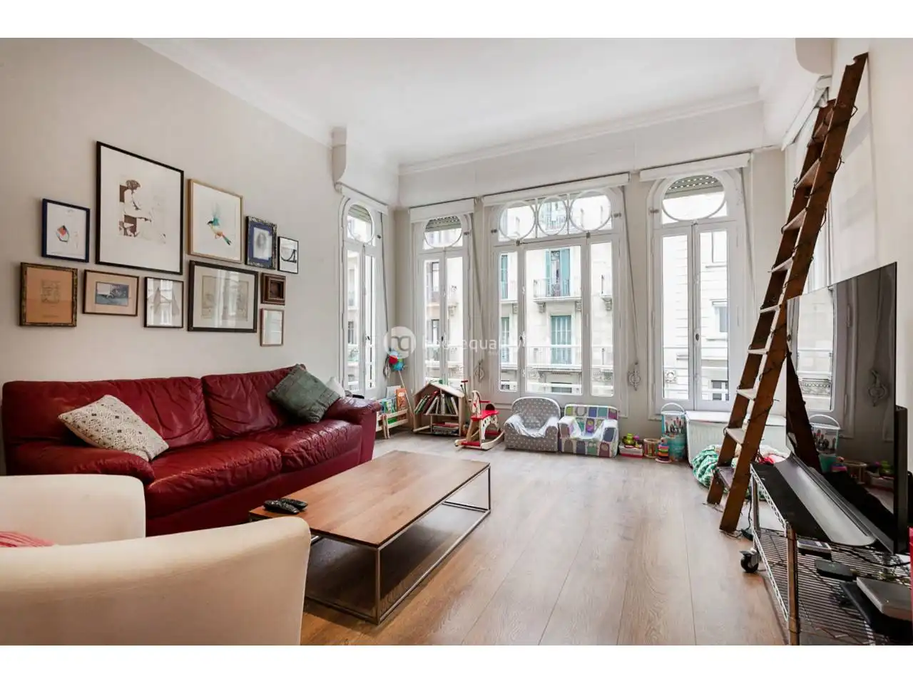 Wohnzimmer von Wohnung zur Miete in Barcelona mit Parkett und Terrasse